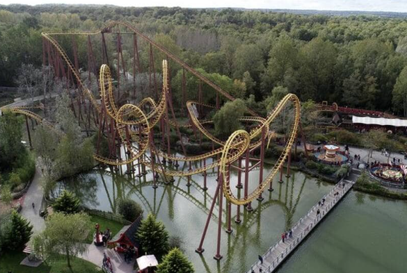 Goudurix Parc Astérix, zone spectateurs PMR loopings